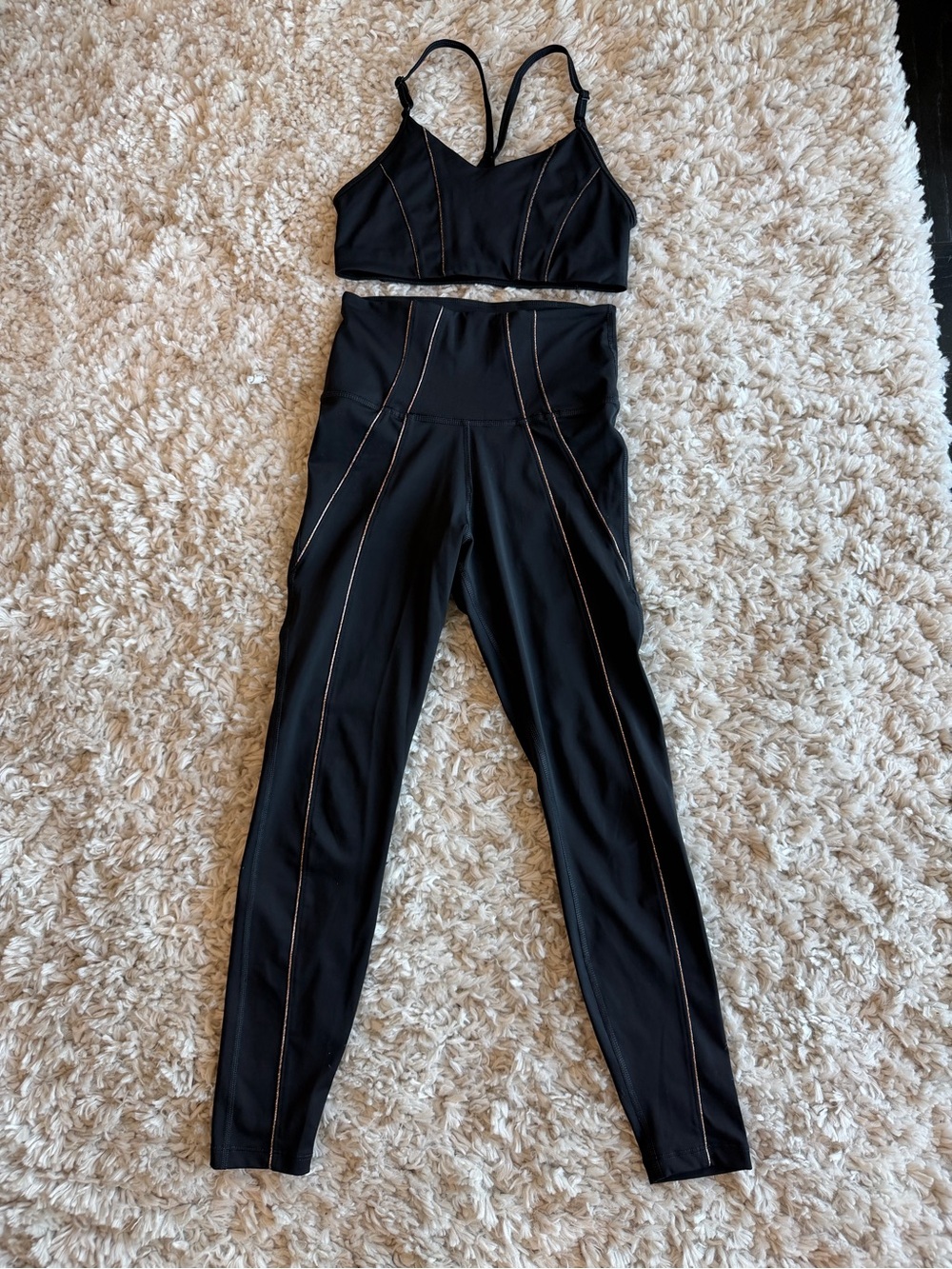 NIKE Yoga Dri-FIT lurex tape 7/8 High-Waist Leggings &
Sports Bra Set - Size S